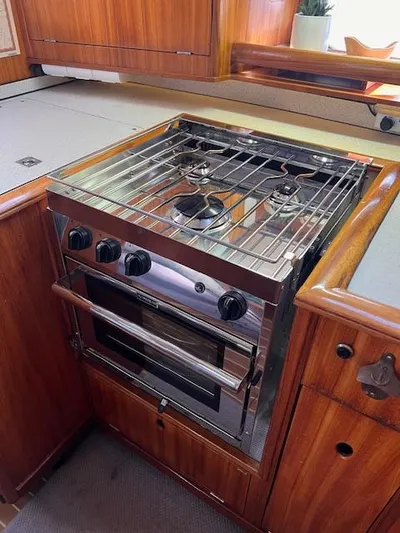 Mockingbird Yacht Photos Pics Stainless steel stove and oven in 2001 Dufour Gib'Sea 43 yacht kitchen.