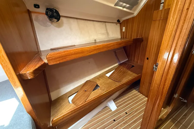 Mockingbird Yacht Photos Pics 