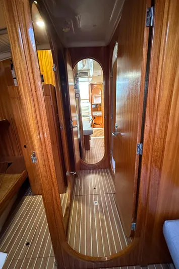 Mockingbird Yacht Photos Pics 