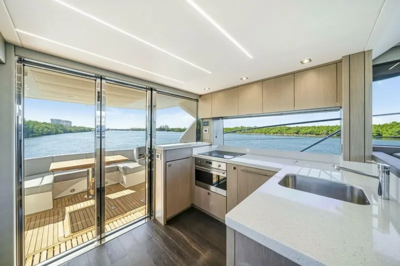  Yacht Photos Pics 2018 Sunseeker 52 Manhattan - Image 23