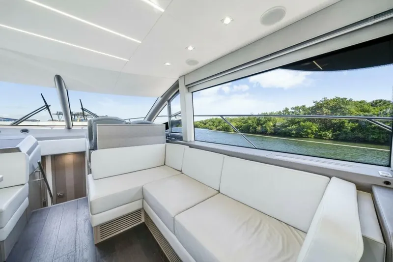  Yacht Photos Pics 2018 Sunseeker 52 Manhattan - Image 32