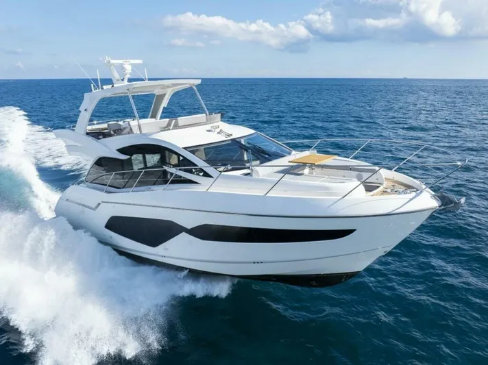  Yacht Photos Pics 2018 Sunseeker 52 Manhattan - Image 6