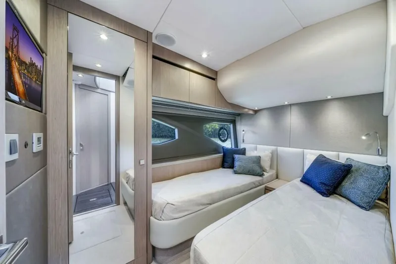  Yacht Photos Pics 2018 Sunseeker 52 Manhattan - Image 37