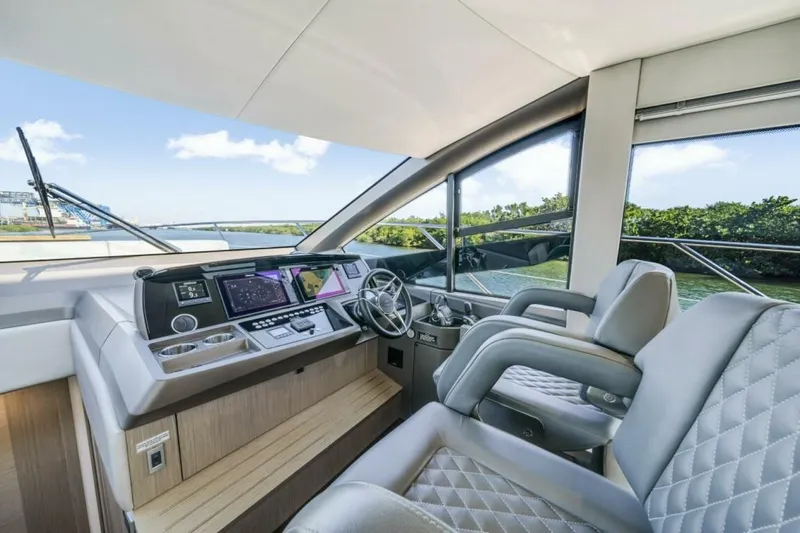  Yacht Photos Pics 2018 Sunseeker 52 Manhattan - Image 34