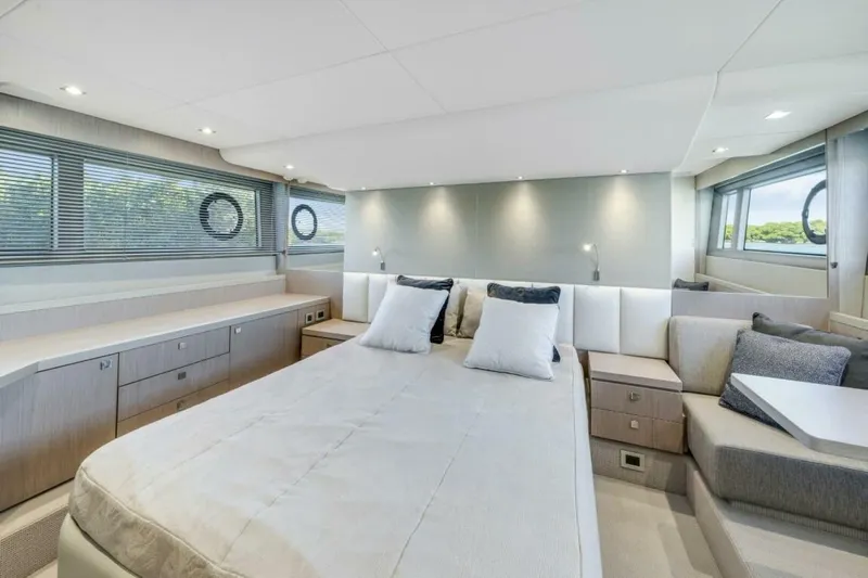  Yacht Photos Pics 2018 Sunseeker 52 Manhattan - Image 43