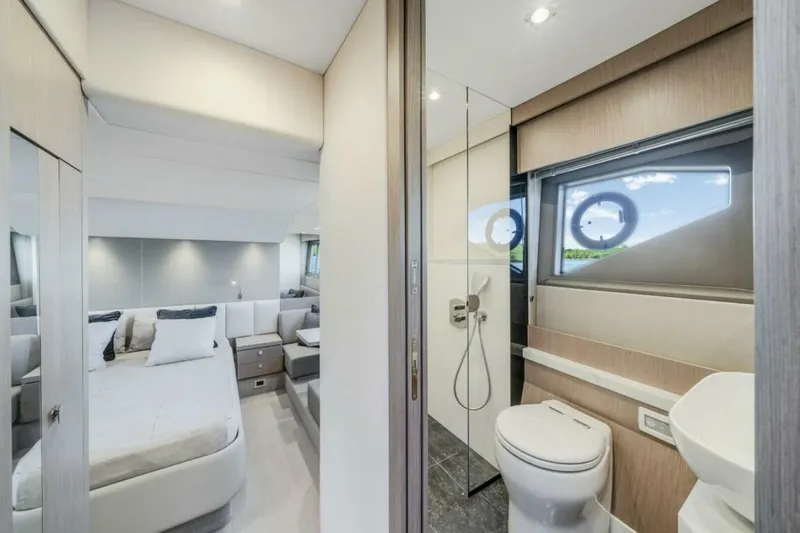  Yacht Photos Pics 2018 Sunseeker 52 Manhattan - Image 41