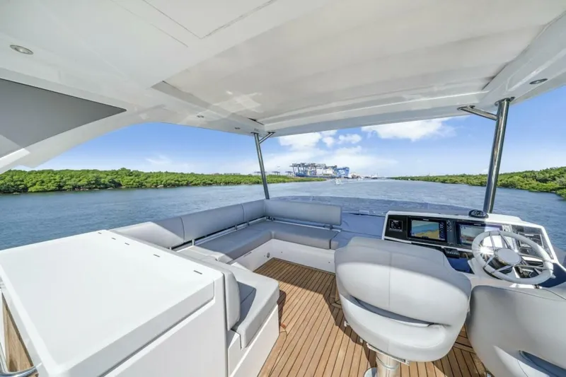  Yacht Photos Pics 2018 Sunseeker 52 Manhattan - Image 52