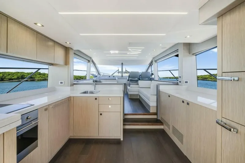  Yacht Photos Pics 2018 Sunseeker 52 Manhattan - Image 25