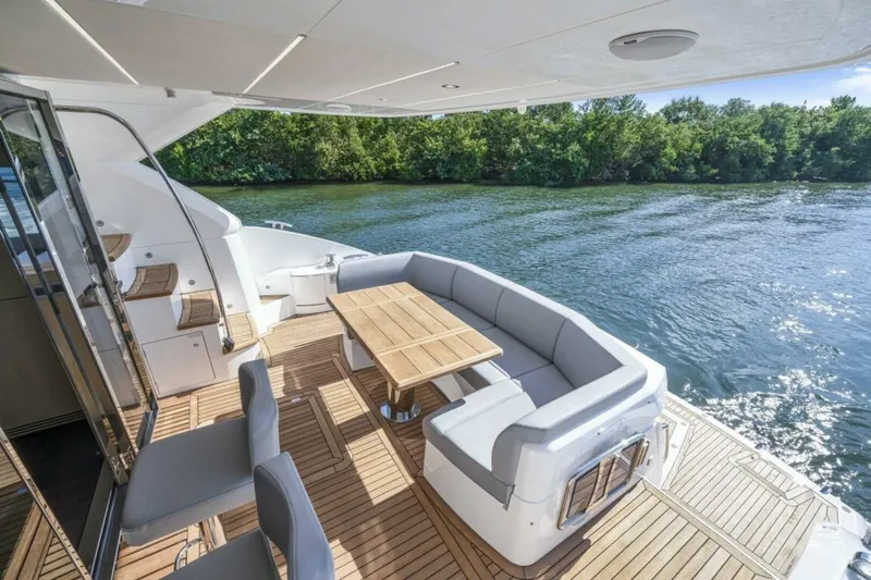  Yacht Photos Pics 2018 Sunseeker 52 Manhattan - Image 20