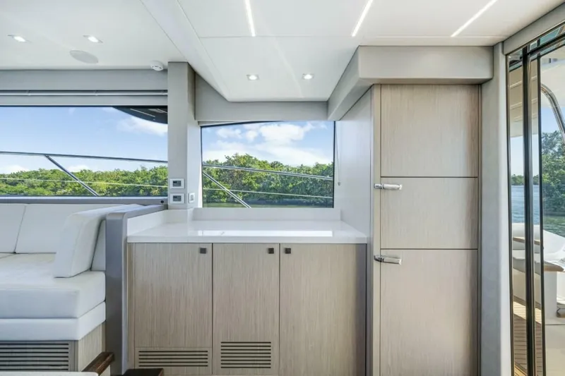  Yacht Photos Pics 2018 Sunseeker 52 Manhattan - Image 27