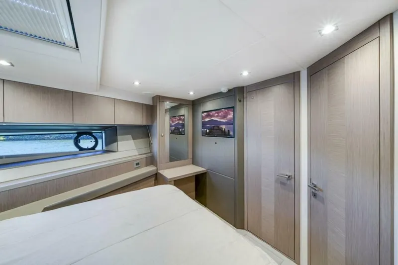  Yacht Photos Pics 2018 Sunseeker 52 Manhattan - Image 40
