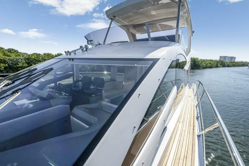  Yacht Photos Pics 2018 Sunseeker 52 Manhattan - Image 56