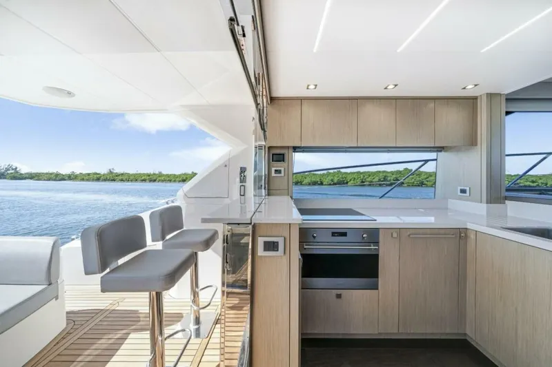  Yacht Photos Pics 2018 Sunseeker 52 Manhattan - Image 21