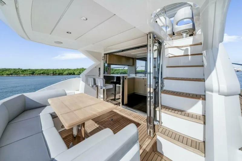  Yacht Photos Pics 2018 Sunseeker 52 Manhattan - Image 18