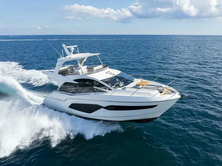  Yacht Photos Pics 2018 Sunseeker 52 Manhattan - Image 5