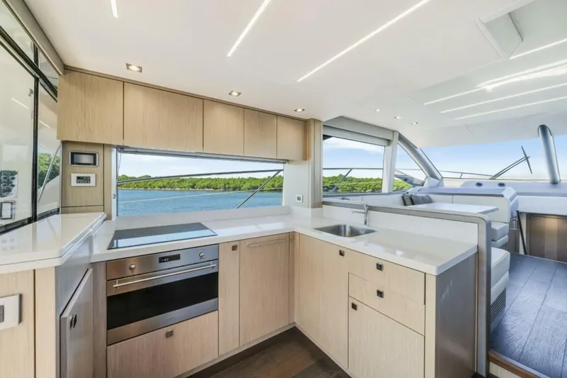  Yacht Photos Pics 2018 Sunseeker 52 Manhattan - Image 26