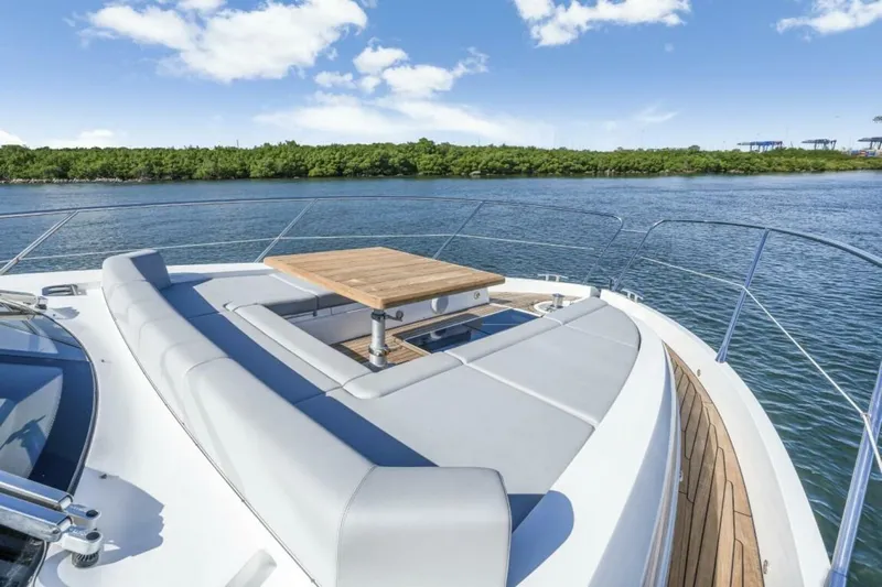  Yacht Photos Pics 2018 Sunseeker 52 Manhattan - Image 54