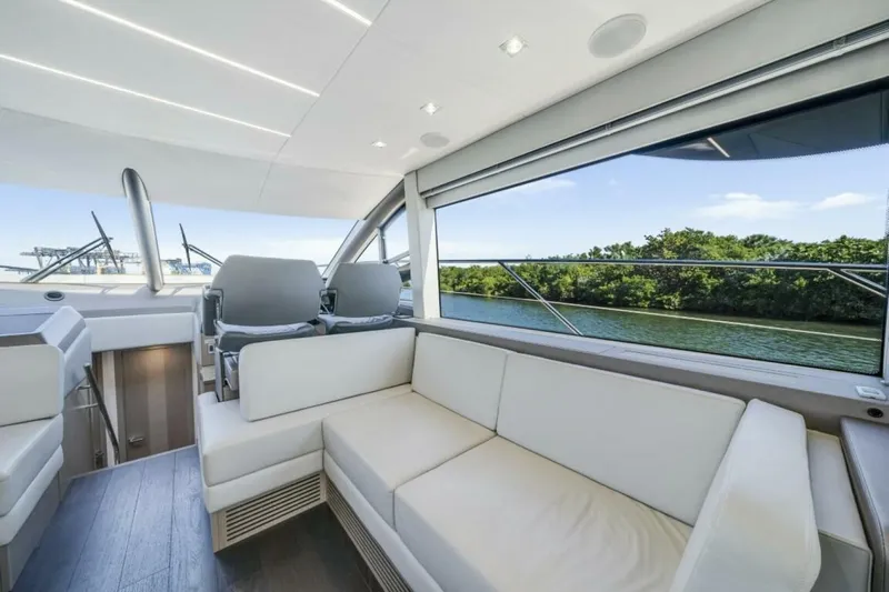  Yacht Photos Pics 2018 Sunseeker 52 Manhattan - Image 33