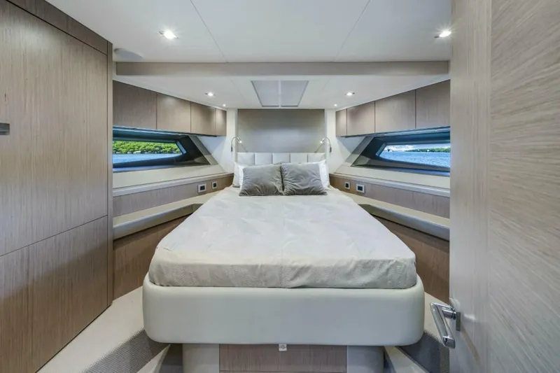  Yacht Photos Pics 2018 Sunseeker 52 Manhattan - Image 39