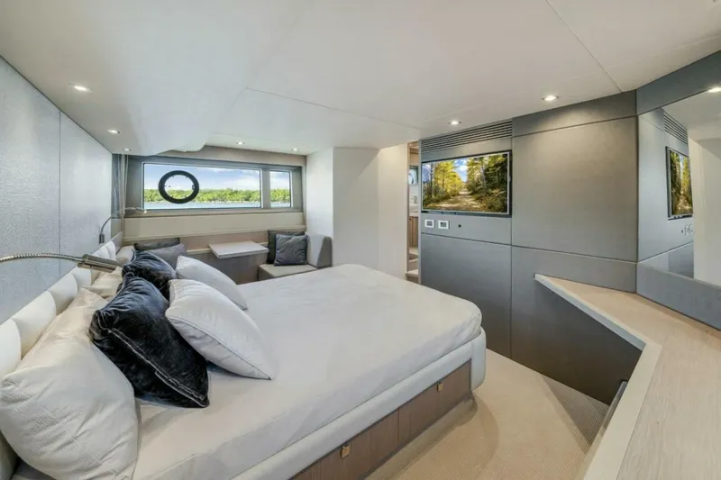  Yacht Photos Pics 2018 Sunseeker 52 Manhattan - Image 46