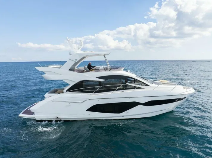  Yacht Photos Pics 2018 Sunseeker 52 Manhattan - Image 9