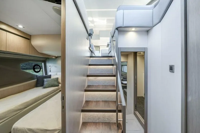  Yacht Photos Pics 2018 Sunseeker 52 Manhattan - Image 36