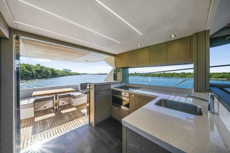  Yacht Photos Pics 2018 Sunseeker 52 Manhattan - Image 24