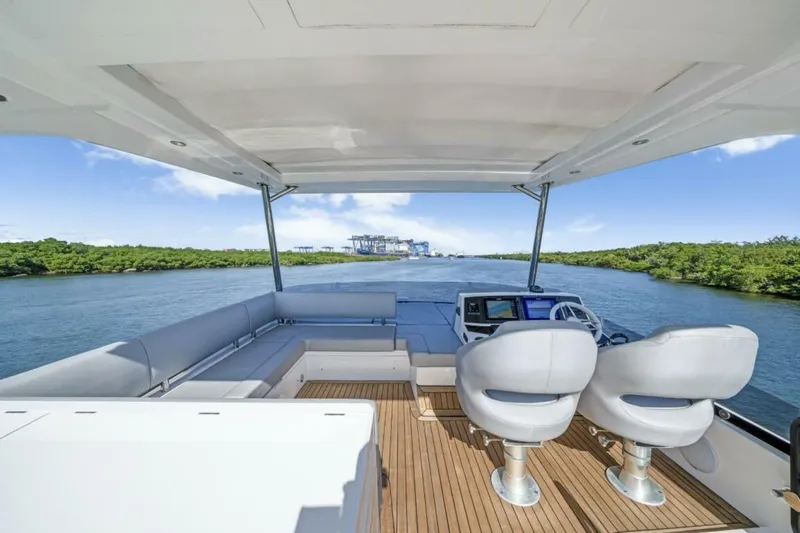  Yacht Photos Pics 2018 Sunseeker 52 Manhattan - Image 51