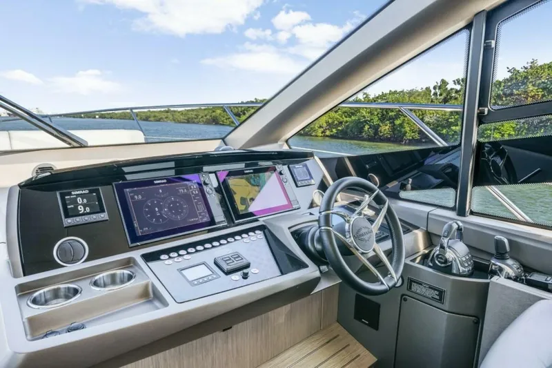  Yacht Photos Pics 2018 Sunseeker 52 Manhattan - Image 35