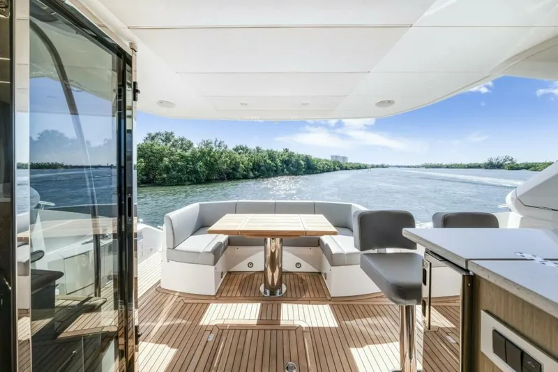  Yacht Photos Pics 2018 Sunseeker 52 Manhattan - Image 22