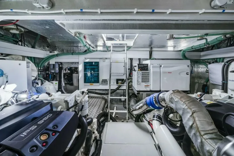  Yacht Photos Pics 2018 Sunseeker 52 Manhattan - Image 57