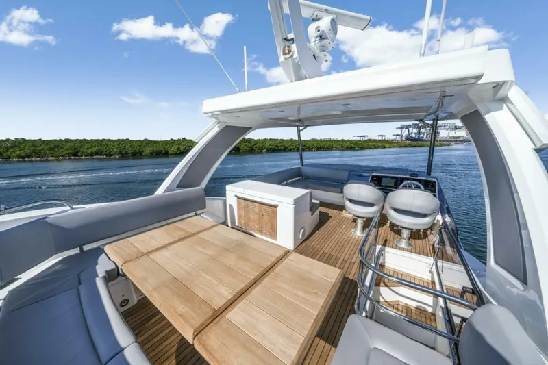  Yacht Photos Pics 2018 Sunseeker 52 Manhattan - Image 48