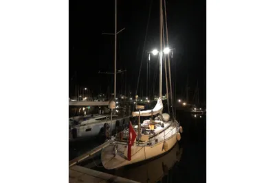 Custom Sailing