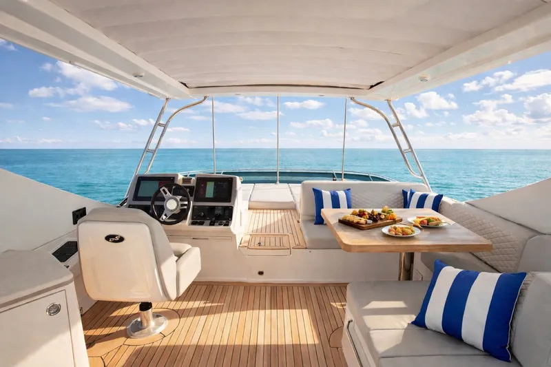 Jeanne Rose Yacht Photos Pics DINETTE2.JPG