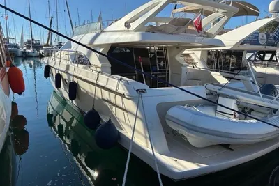 2000 Ferretti Yachts 57