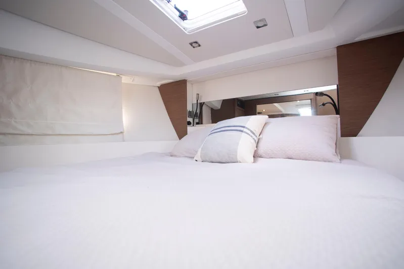 Chichochu Yacht Photos Pics Interior cabin of 2017 Jeanneau Leader 40 yacht with cozy bedding.