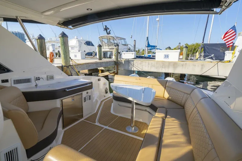  Yacht Photos Pics 2022 Sea Ray 320 Sundancer Ob - Image 9