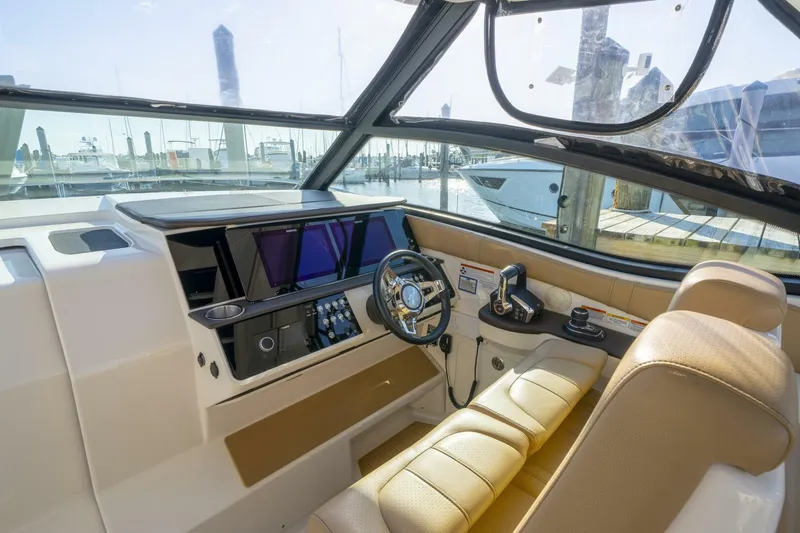  Yacht Photos Pics 2022 Sea Ray 320 Sundancer Ob - Image 8