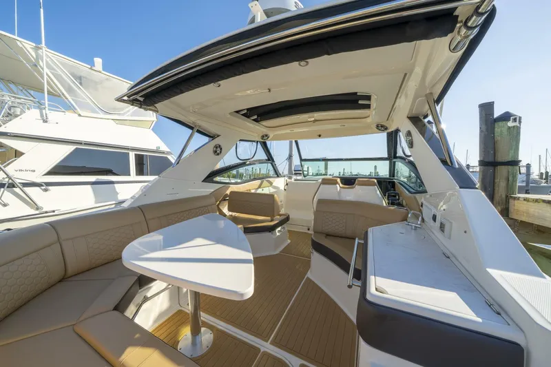  Yacht Photos Pics 2022 Sea Ray 320 Sundancer Ob - Image 6