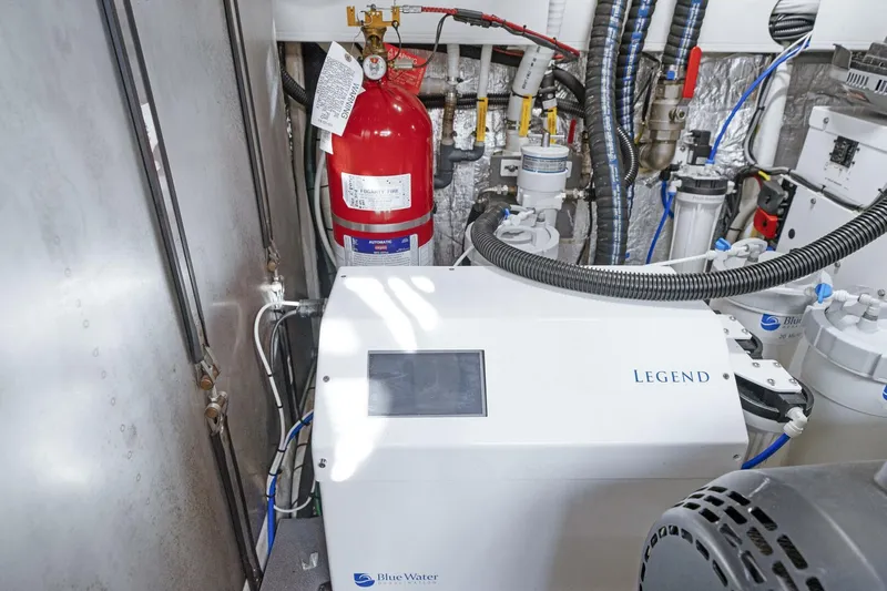  Yacht Photos Pics 2019 Absolute 58 Fly - Image 63