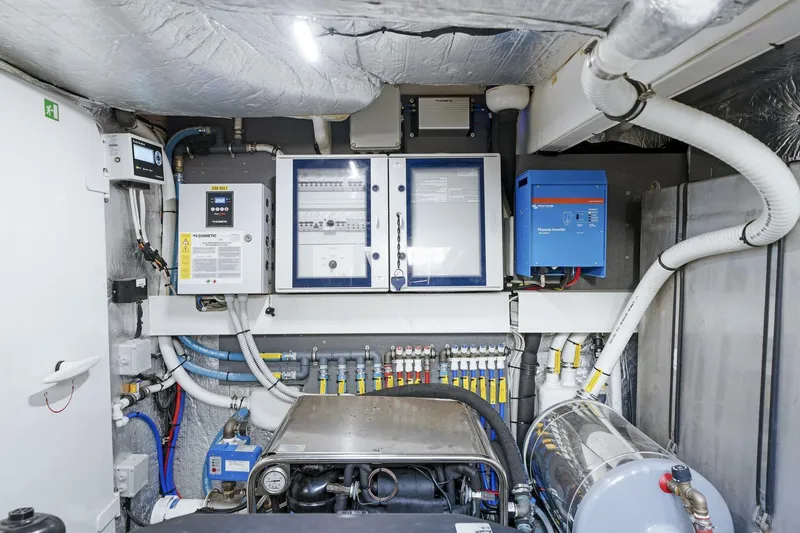  Yacht Photos Pics 2019 Absolute 58 Fly - Image 64