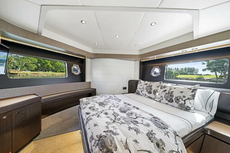  Yacht Photos Pics 2019 Absolute 58 Fly - Image 31