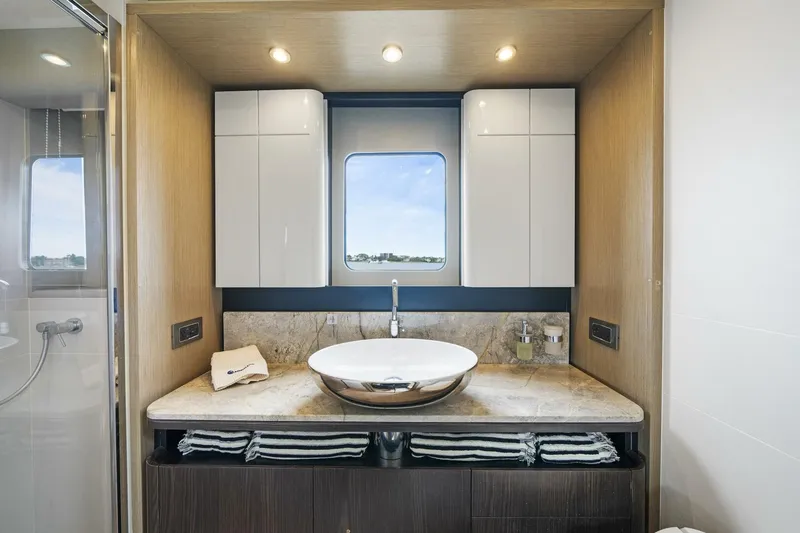  Yacht Photos Pics 2019 Absolute 58 Fly - Image 38