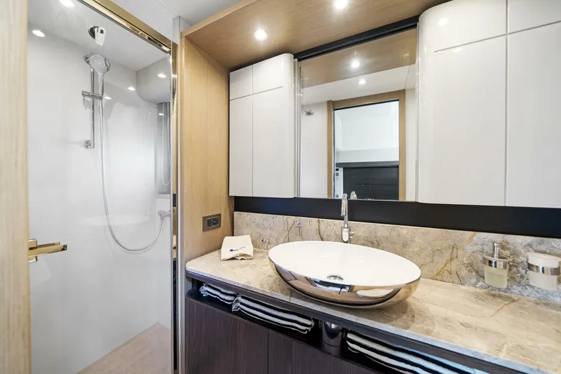  Yacht Photos Pics 2019 Absolute 58 Fly - Image 39