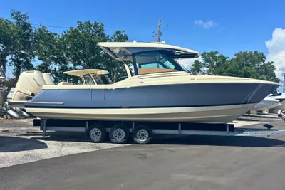 Chris-Craft Calypso 32