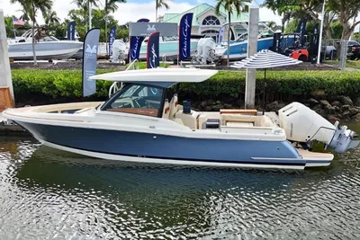 Chris-Craft Calypso 32