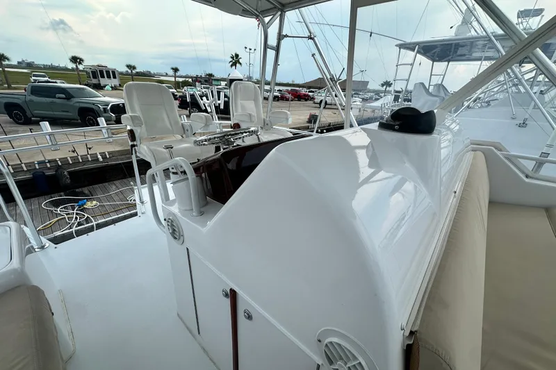 Loca Louise Yacht Photos Pics 2002 Hatteras 50 Convertible Sportfish yacht interior with helm and seating area.