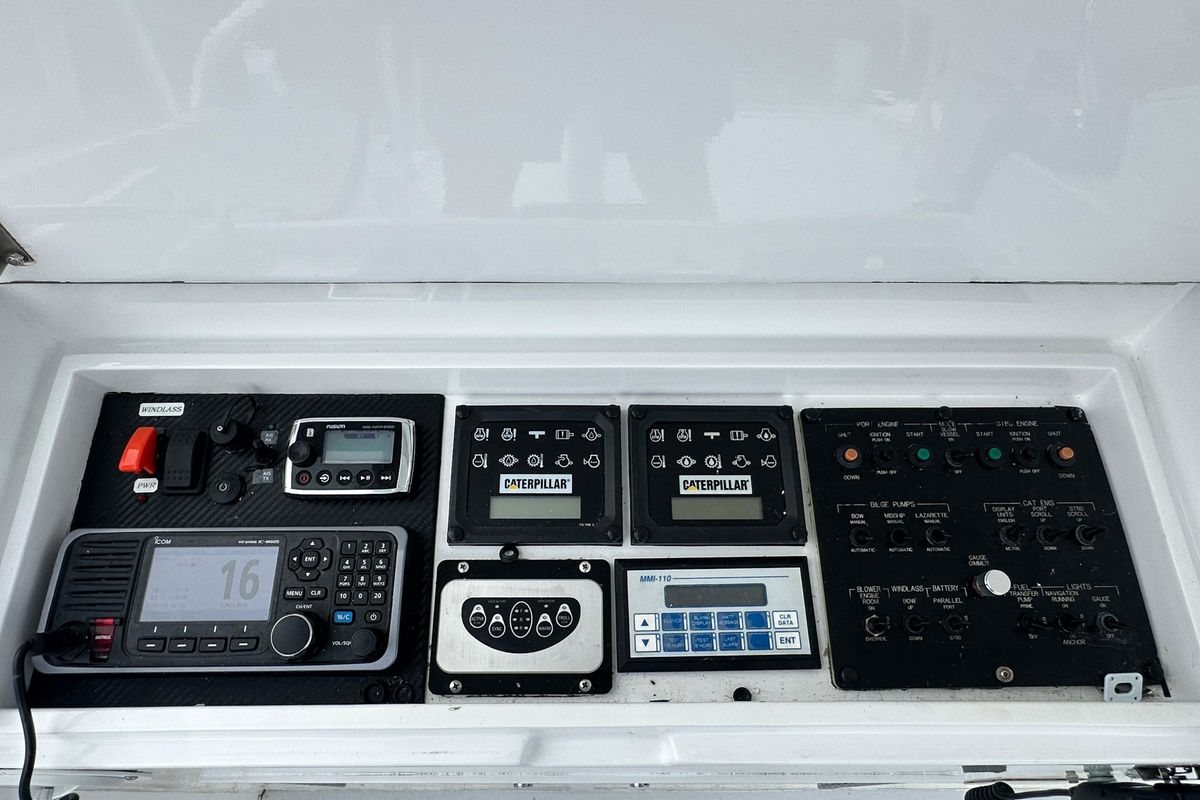 2002 Hatteras 50 