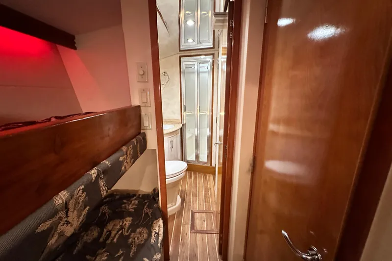 Loca Louise Yacht Photos Pics Interior of 2002 Hatteras 50 Convertible Sportfish with bunk beds and bathroom.