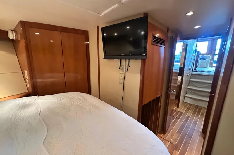 Loca Louise Yacht Photos Pics Interior of 2002 Hatteras 50 Convertible Sportfish with cozy bedroom and TV.